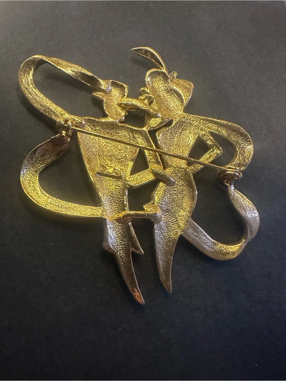 Vintage 1980 Brushed Gold-Tone Art Deco Brooch “NIGHT ON THE TOWN” - Picture 3 of 5